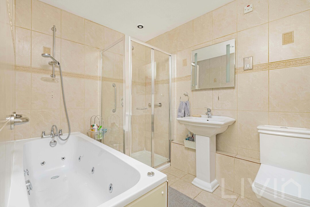 2 bed end of terrace house for sale in Rusthall Close, Croydon  - Property Image 3