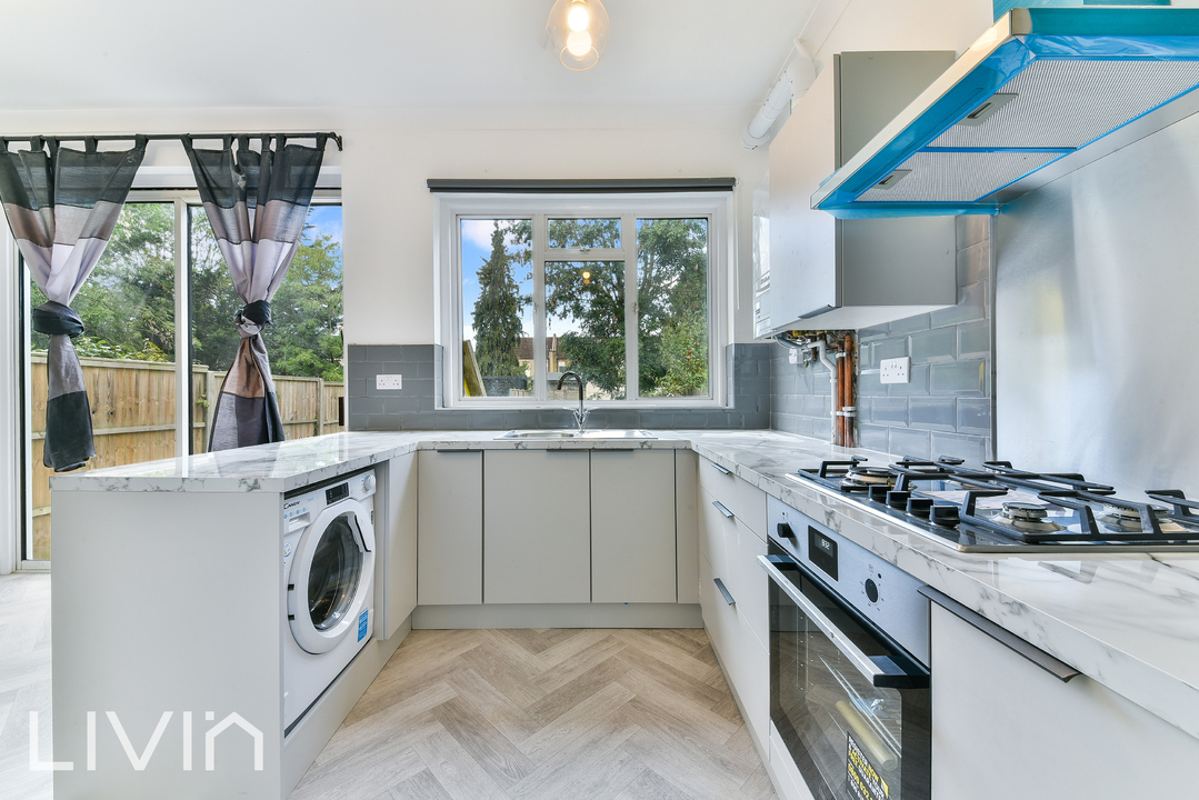 3 bed terraced house to rent in Braemar Avenue, Thornton Heath 7