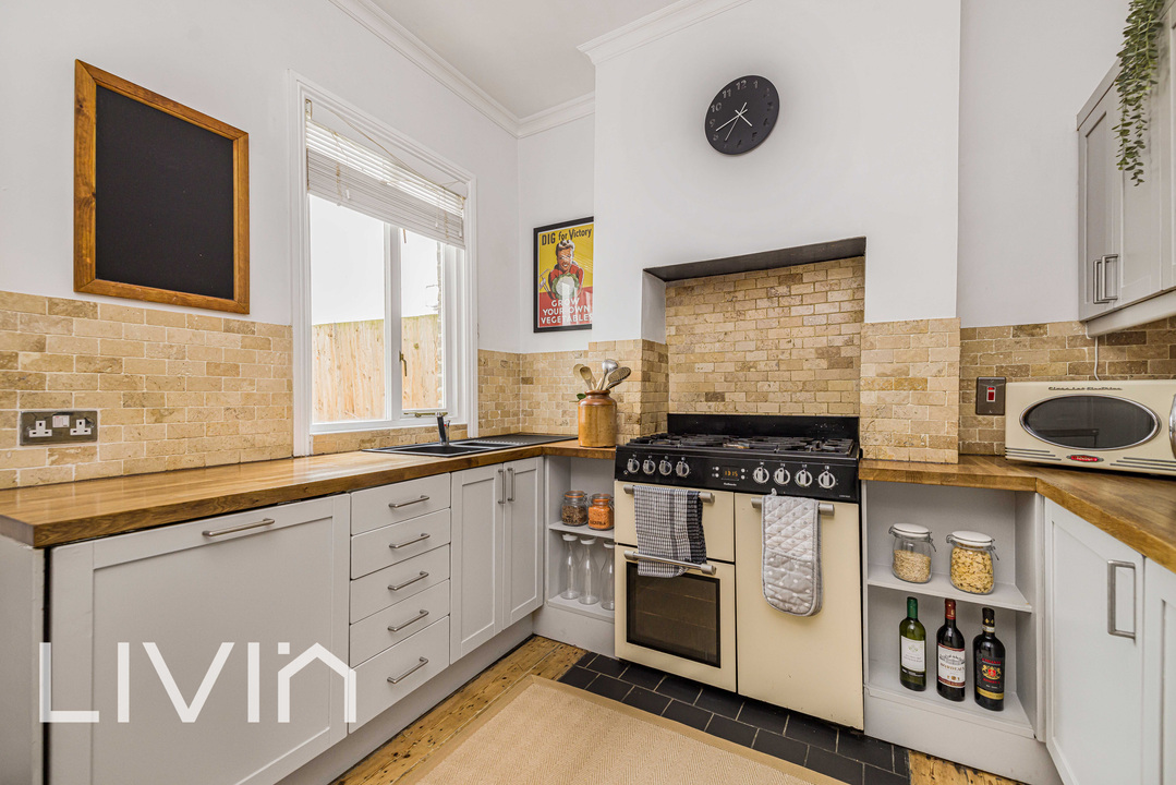 3 bed terraced house for sale in Woodside Road, London 4