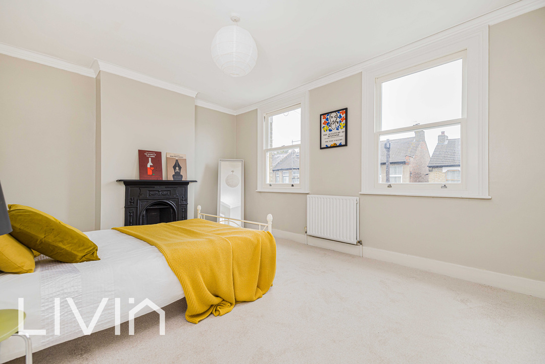3 bed terraced house for sale in Woodside Road, London 11