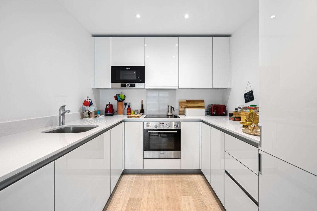 2 bed apartment for sale in Saffron Central Square, Croydon 5