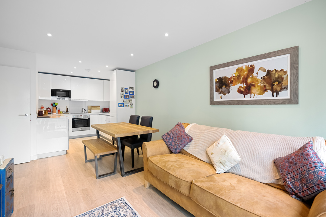 2 bed apartment for sale in Saffron Central Square, Croydon 6