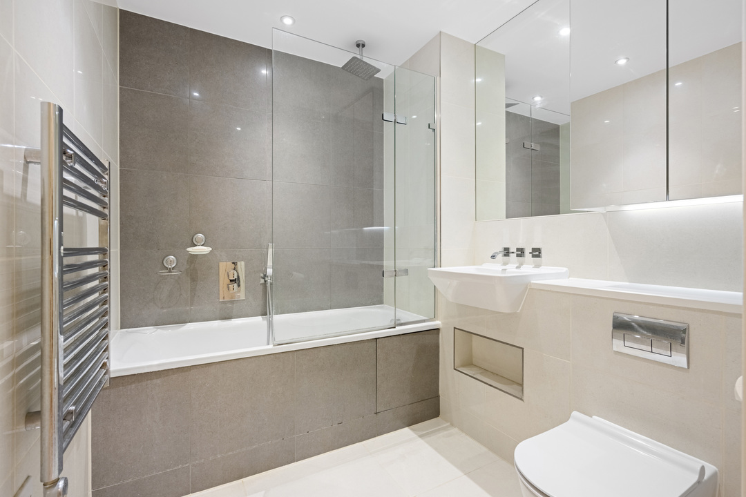 2 bed apartment for sale in Saffron Central Square, Croydon  - Property Image 8