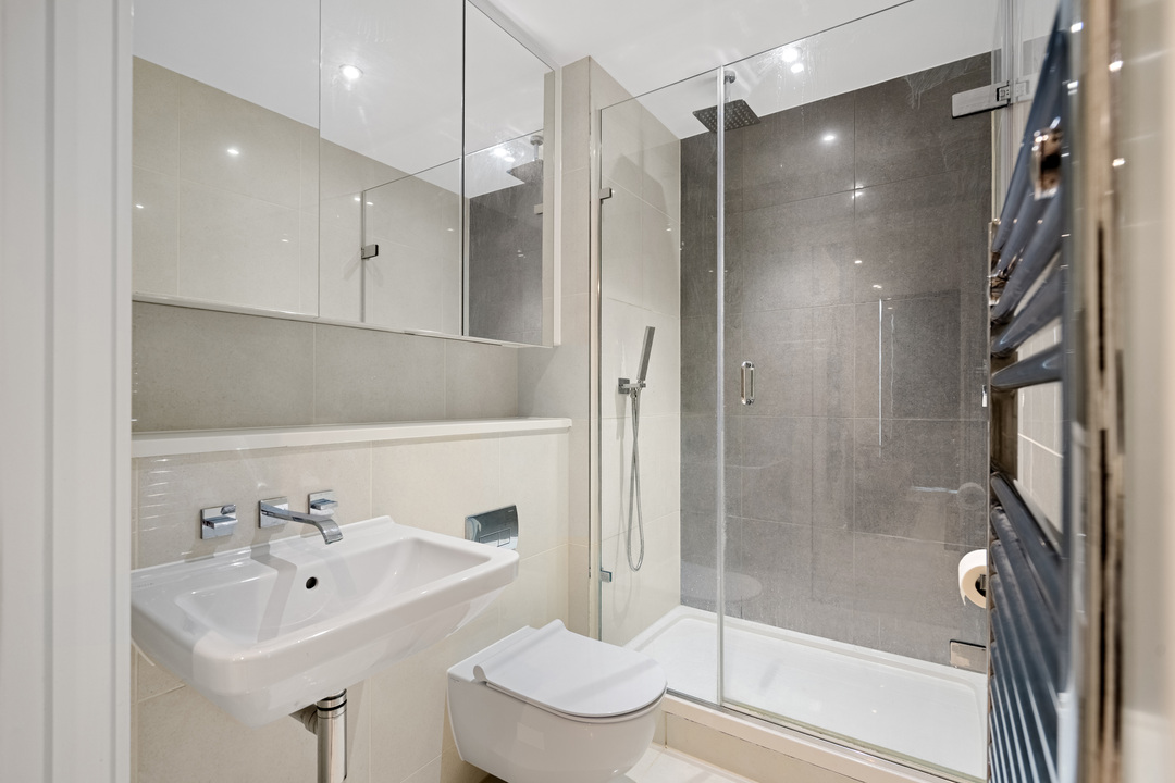 2 bed apartment for sale in Saffron Central Square, Croydon 8