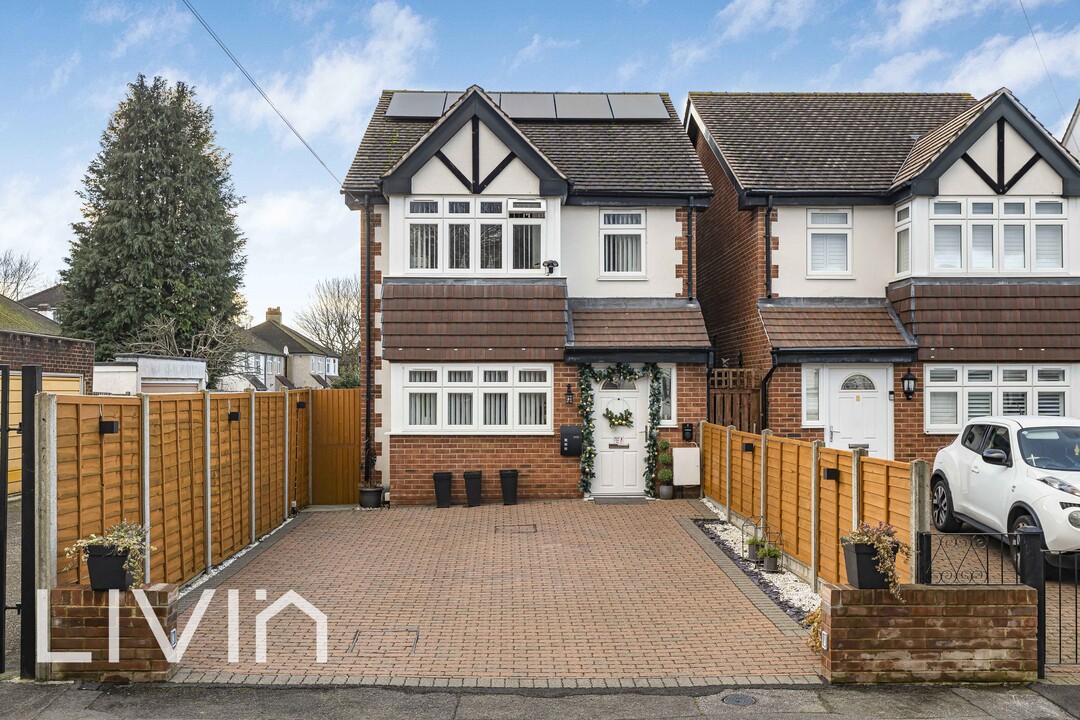 3 bed detached house for sale in Salcott Road, Sutton  - Property Image 1