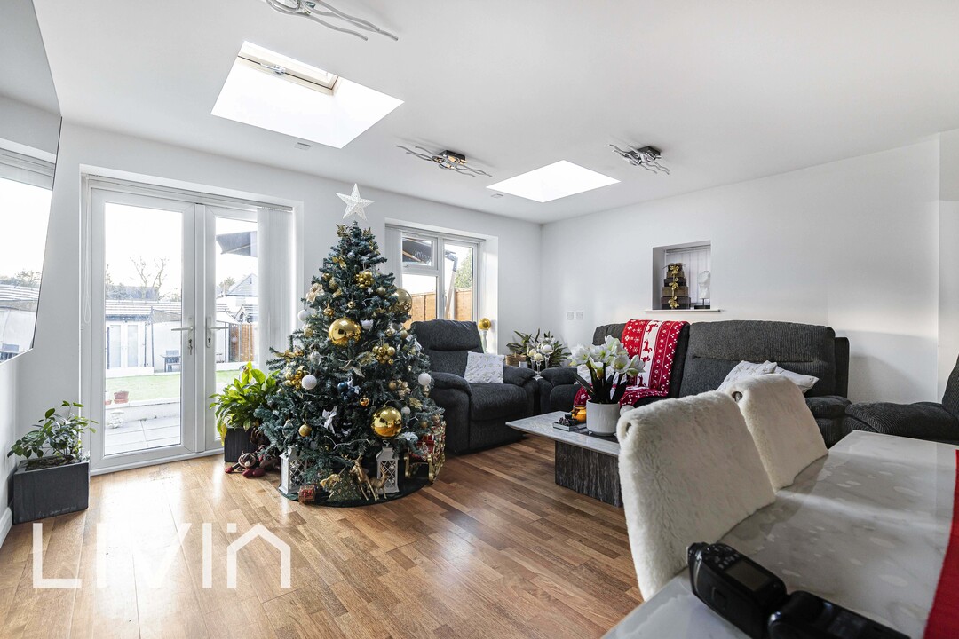 3 bed detached house for sale in Salcott Road, Sutton 6