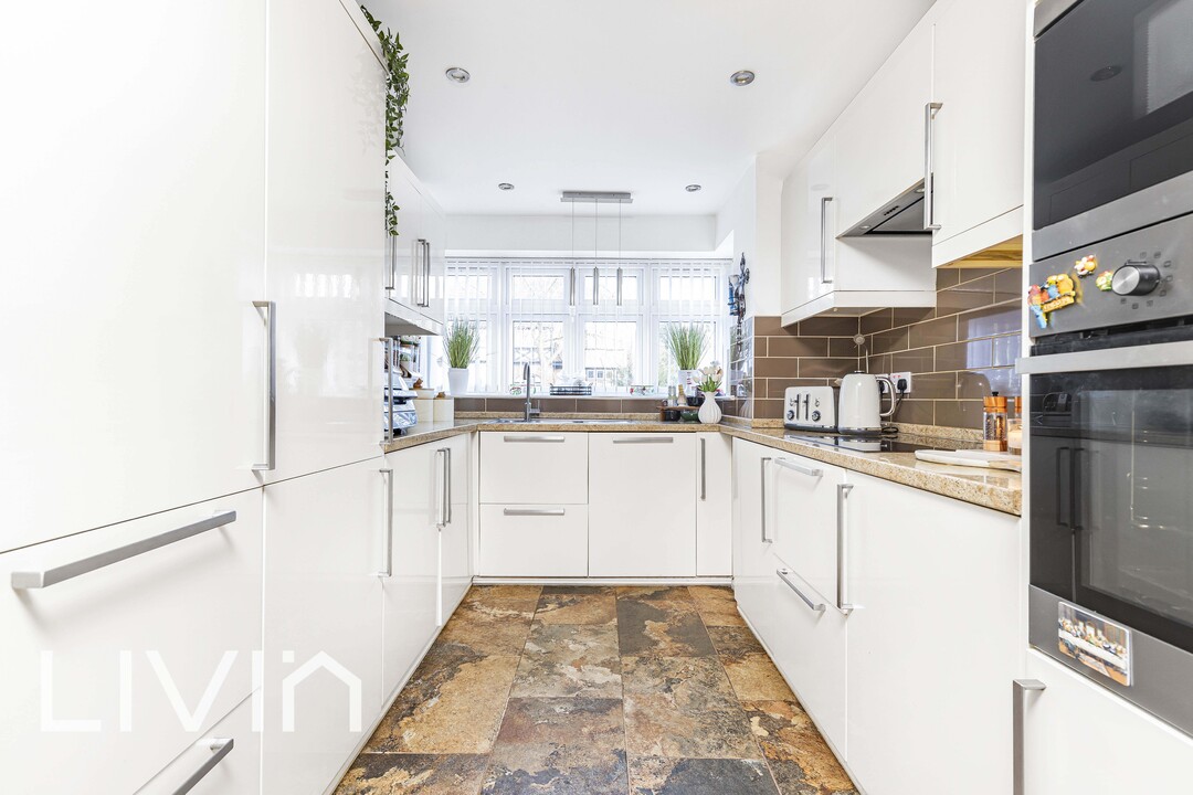 3 bed detached house for sale in Salcott Road, Sutton 1