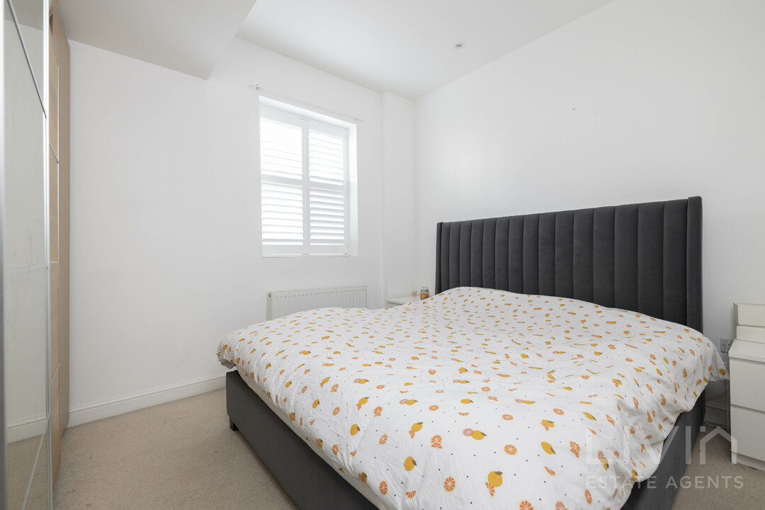 2 bed apartment for sale in Whitehorse Lane, London  - Property Image 13