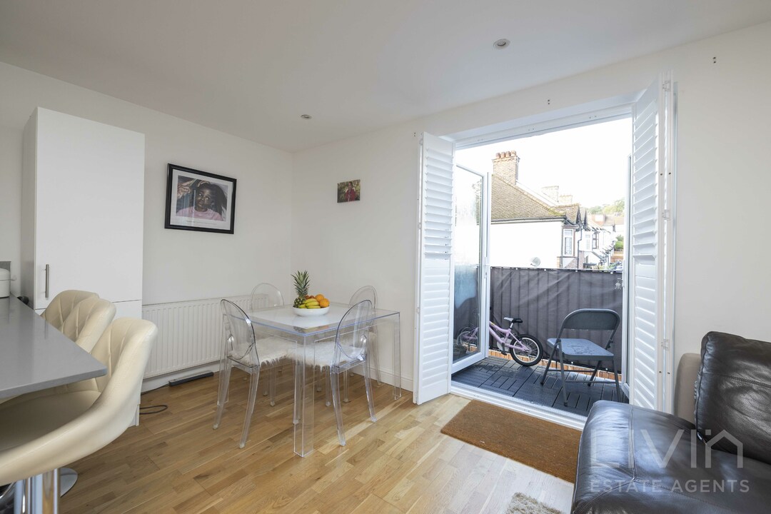 2 bed apartment for sale in Whitehorse Lane, London  - Property Image 3