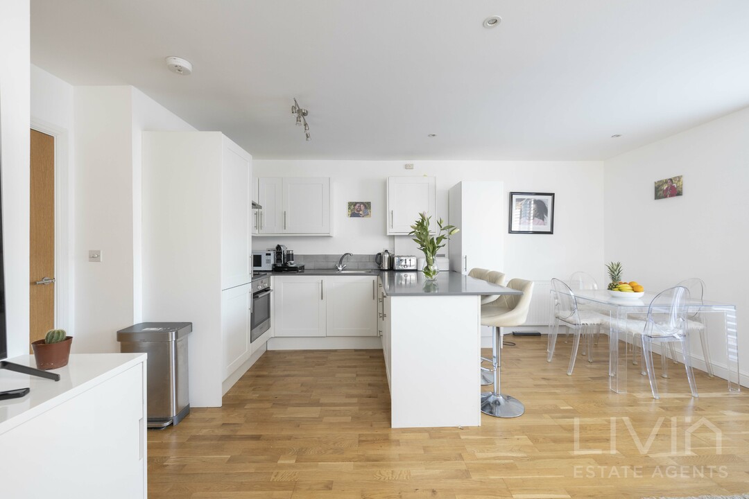 2 bed apartment for sale in Bravo House, London  - Property Image 5