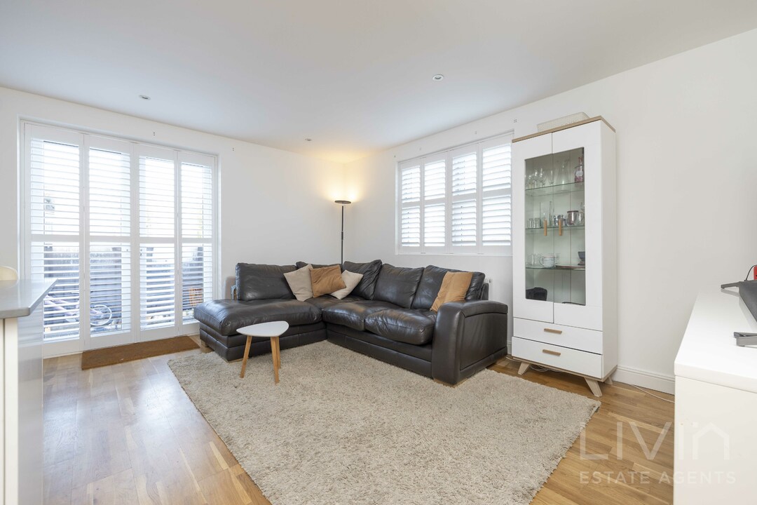 2 bed apartment for sale in Whitehorse Lane, London  - Property Image 9