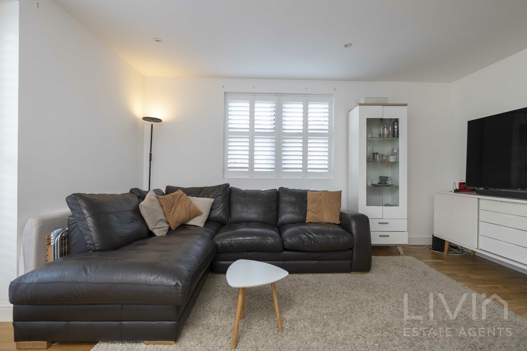 2 bed apartment for sale in Whitehorse Lane, London  - Property Image 10