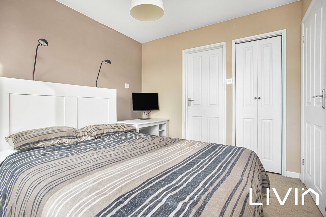 4 bed terraced house for sale in Waldronhyrst, South Croydon 5