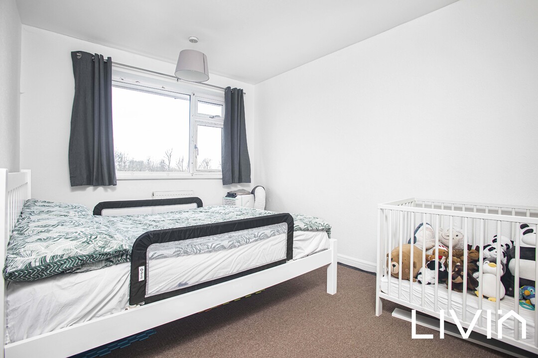 4 bed terraced house for sale in Waldronhyrst, South Croydon 8