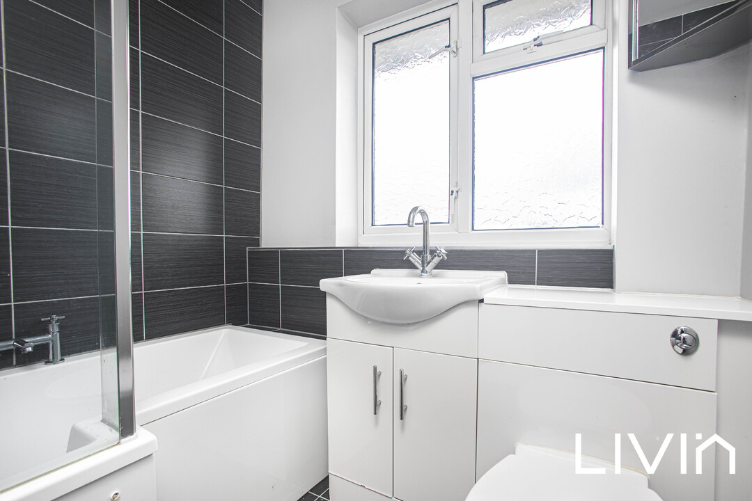 4 bed terraced house for sale in Waldronhyrst, South Croydon 10