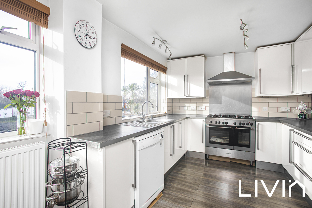 4 bed terraced house for sale in Waldronhyrst, South Croydon 3