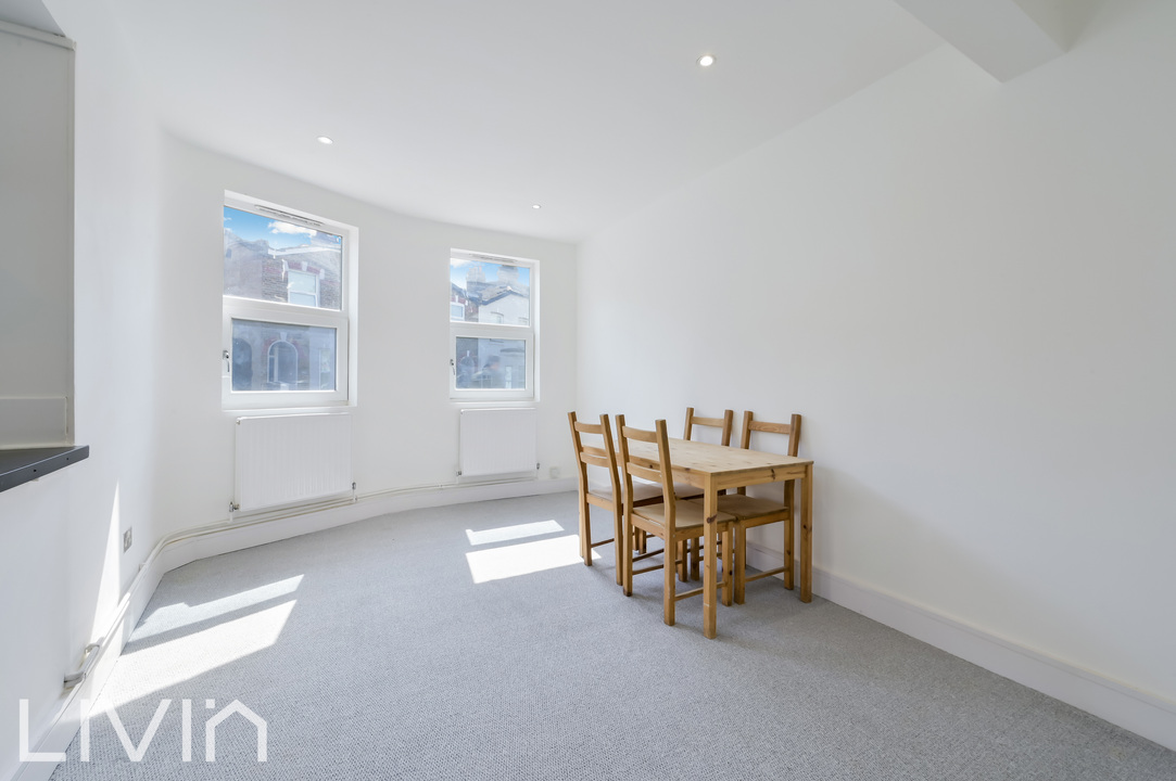 1 bed apartment for sale in Eardley Road, London 5