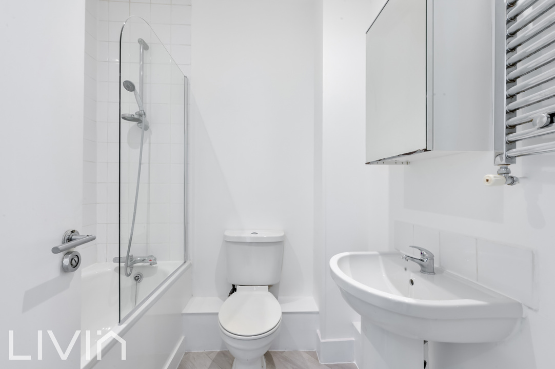 1 bed apartment for sale in Eardley Road, London 6