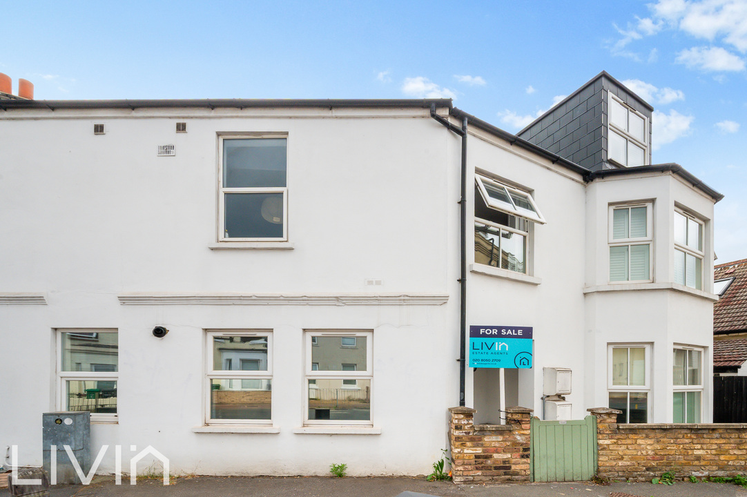 1 bed apartment for sale in Eardley Road, London 7