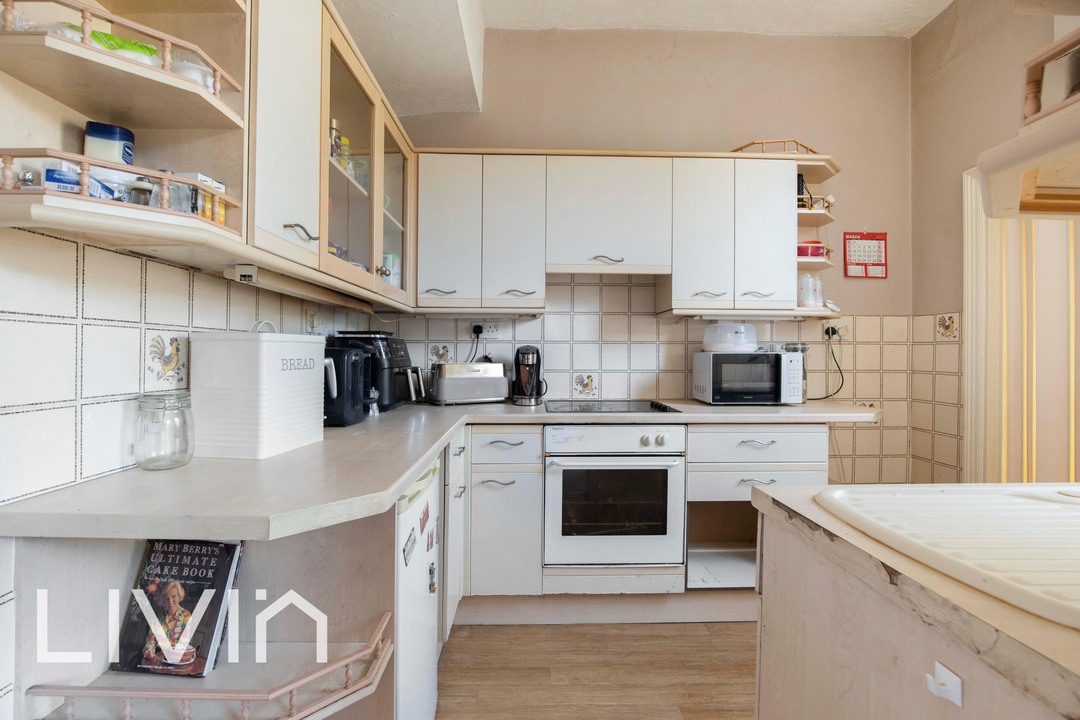 3 bed terraced house for sale in Everton Road, Croydon 5
