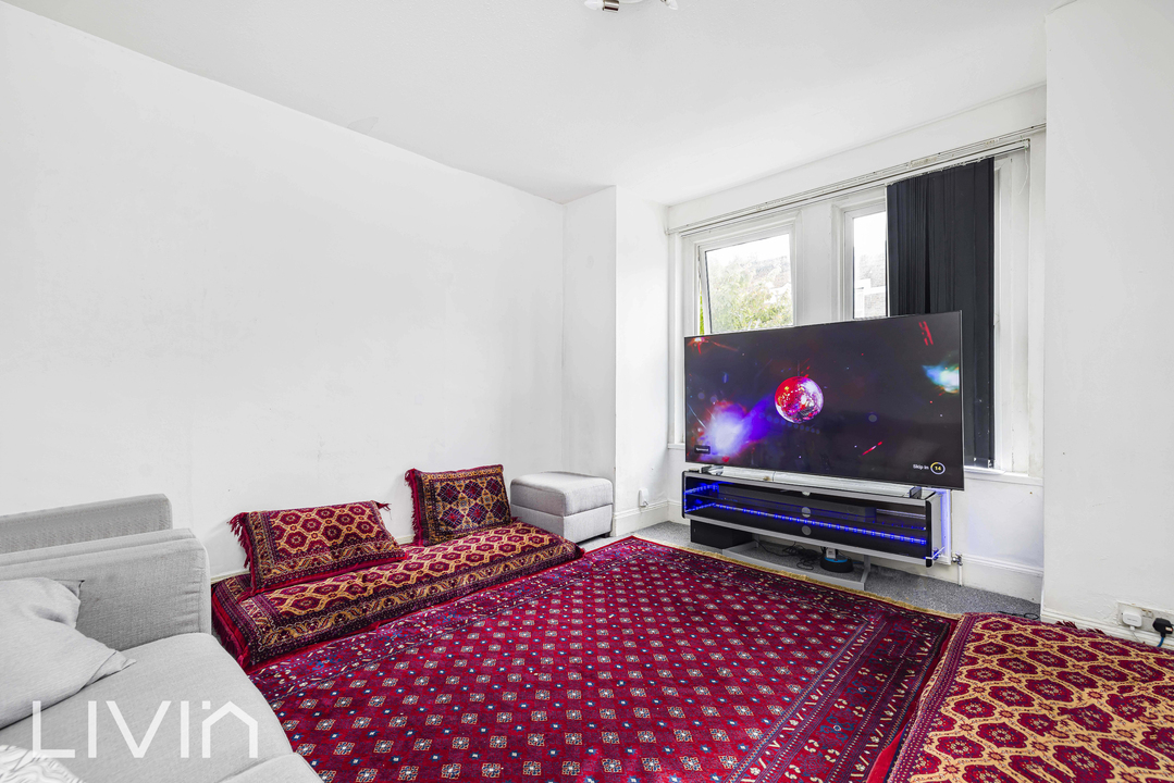 3 bed house for sale in Howberry Road, Thornton Heath  - Property Image 2