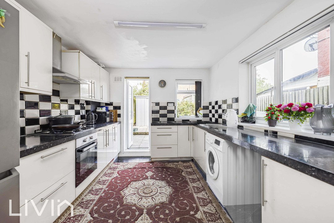 3 bed house for sale in Howberry Road, Thornton Heath  - Property Image 4