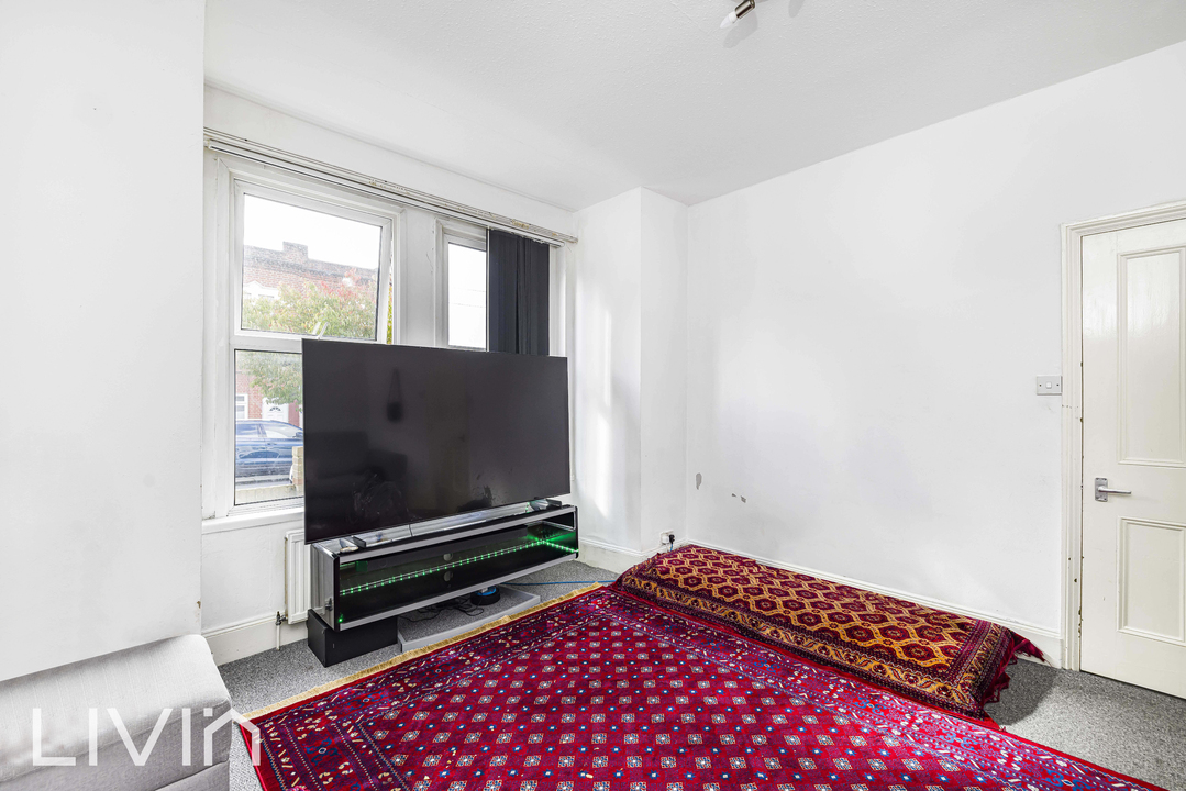 3 bed house for sale in Howberry Road, Thornton Heath  - Property Image 3