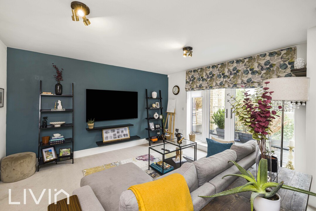 2 bed apartment to rent in Montague Road, Croydon 2