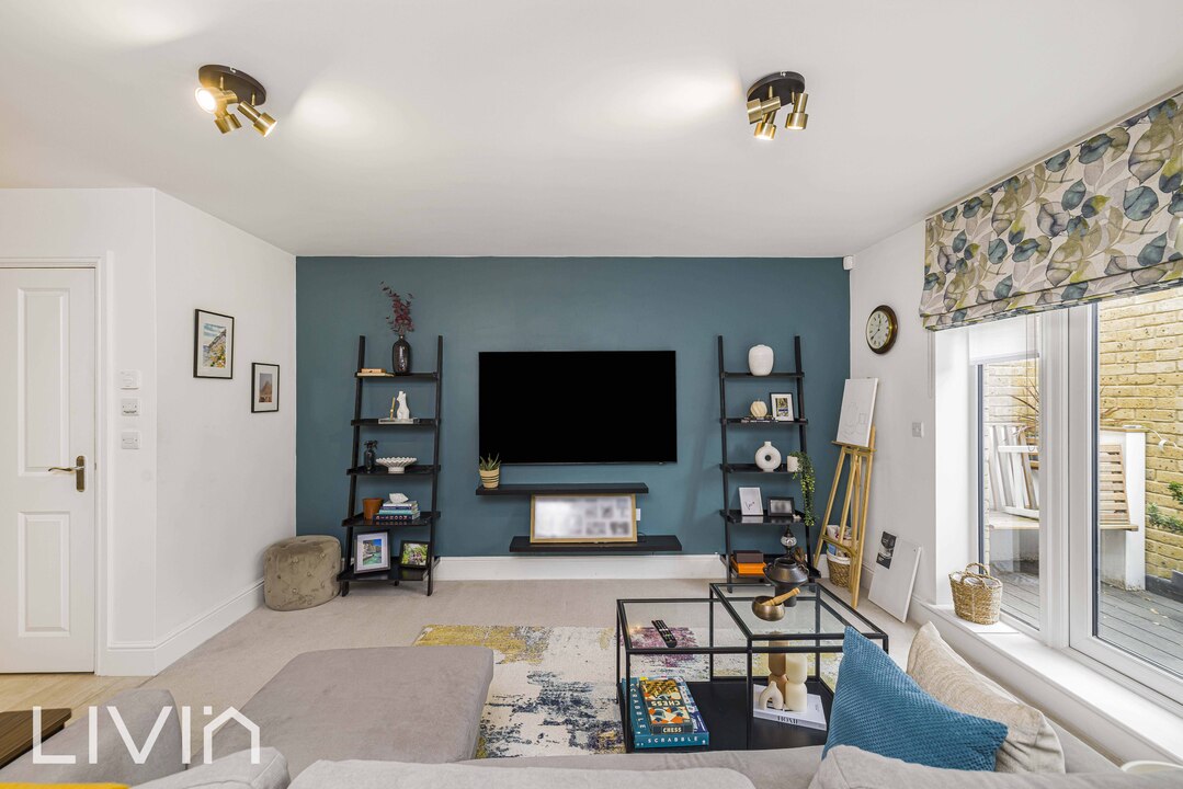 2 bed apartment to rent in Montague Road, Croydon 3