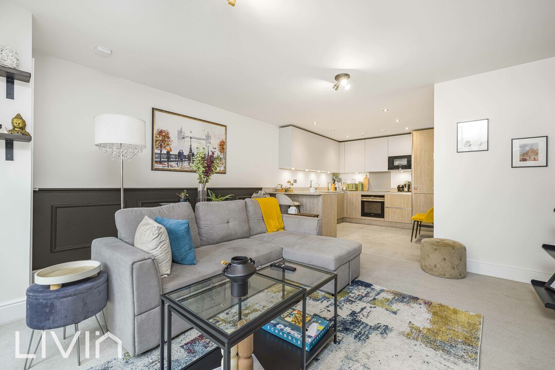 2 bed apartment to rent in Montague Road, Croydon 6