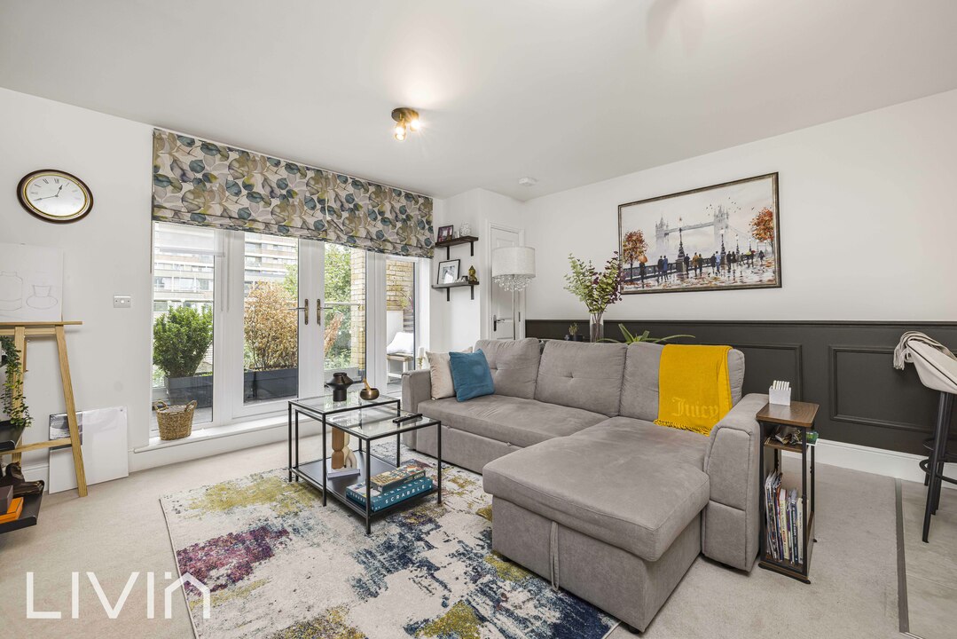 2 bed apartment to rent in Montague Road, Croydon 7