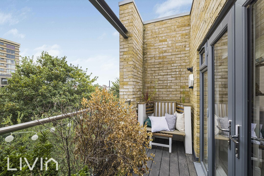 2 bed apartment to rent in Montague Road, Croydon 11