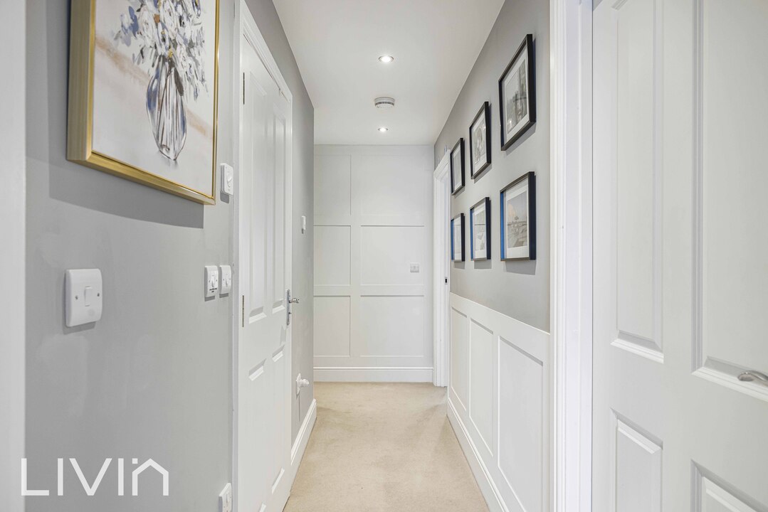 2 bed apartment to rent in Montague Road, Croydon 13