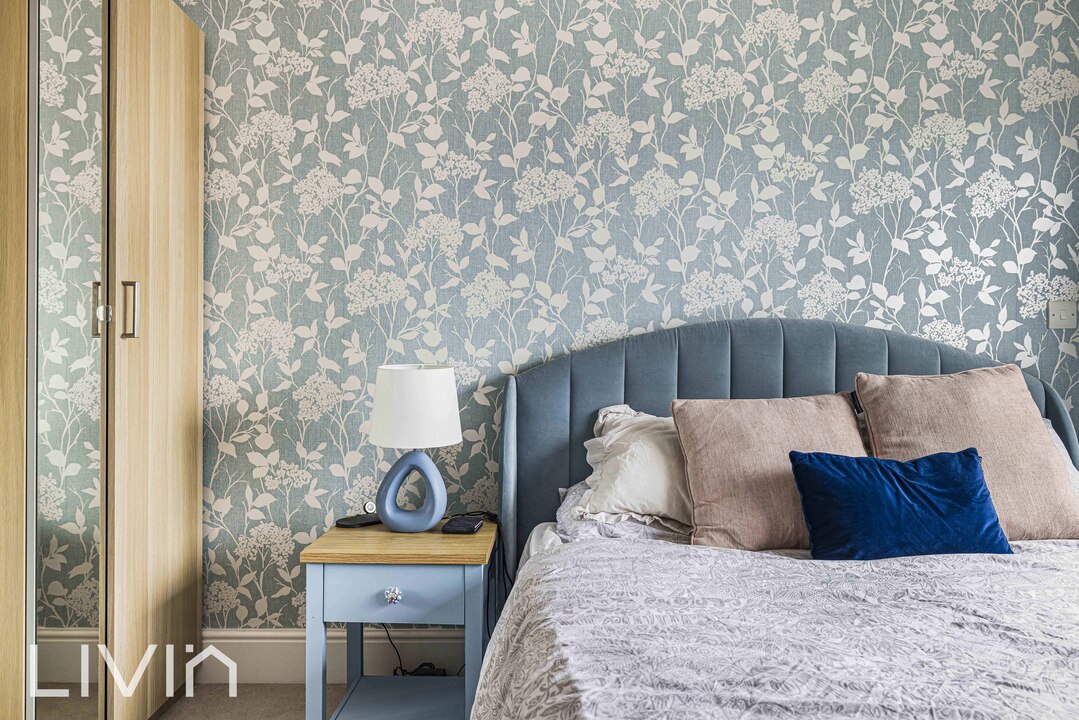 2 bed apartment to rent in Montague Road, Croydon 16