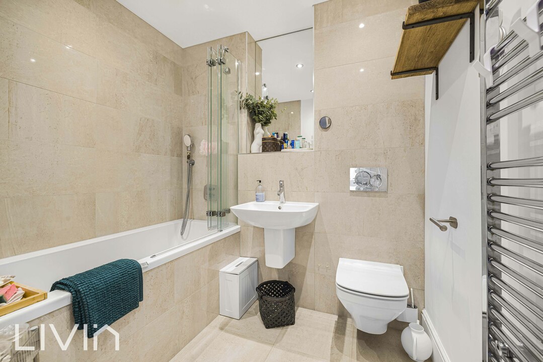 2 bed apartment to rent in Montague Road, Croydon 21