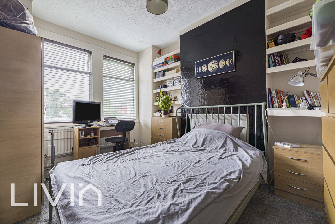 2 bed maisonette for sale in Charlmont Road, London 2