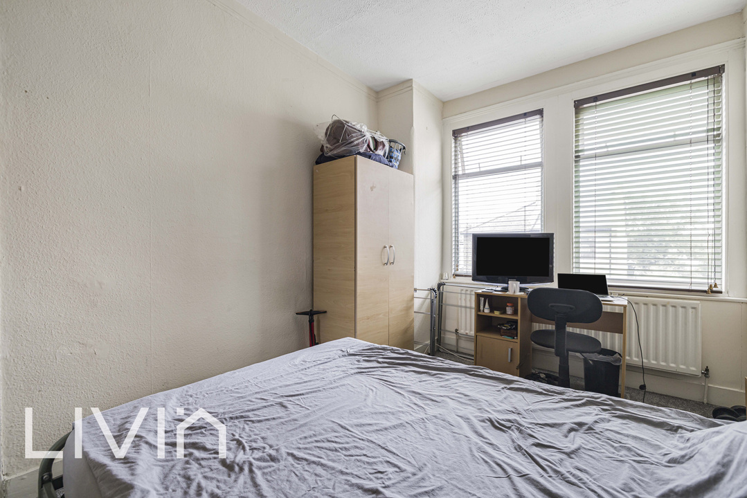 2 bed maisonette for sale in Charlmont Road, London 5