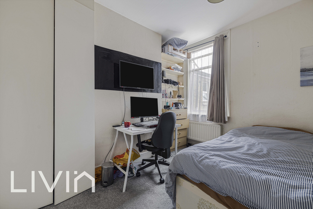 2 bed maisonette for sale in Charlmont Road, London 3
