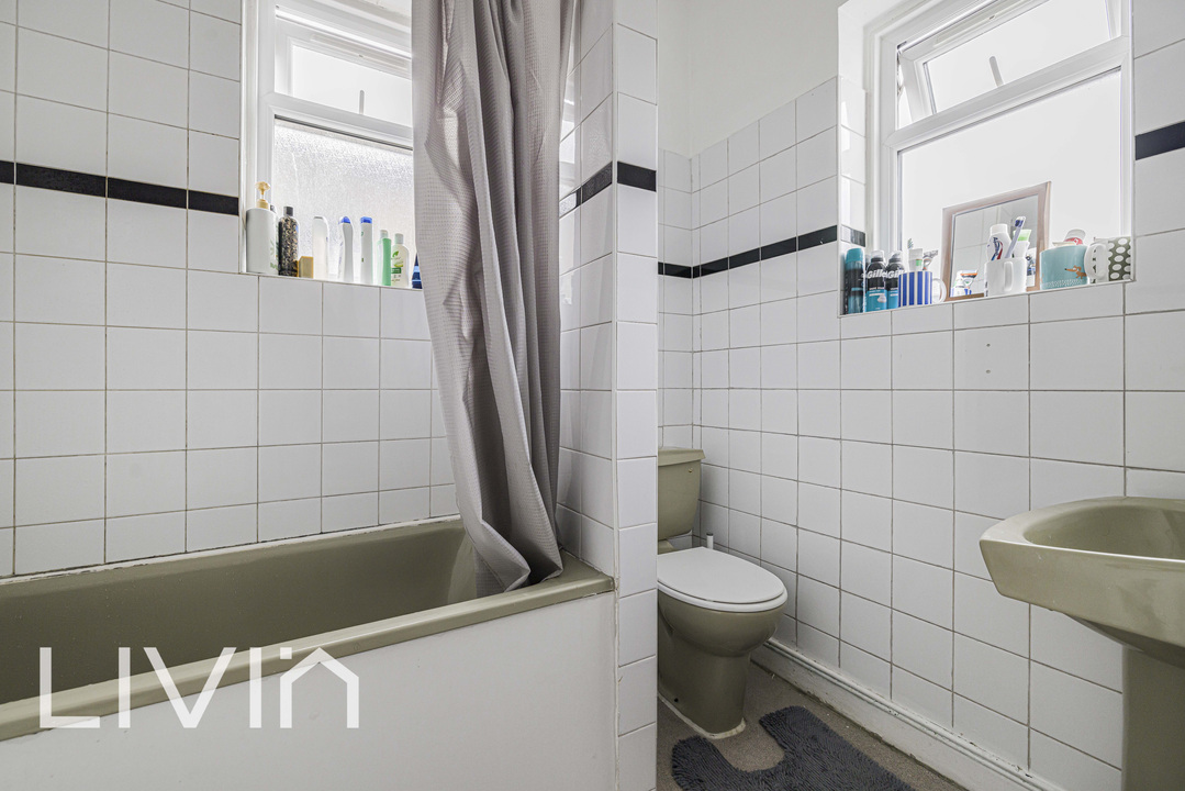 2 bed maisonette for sale in Charlmont Road, London 7