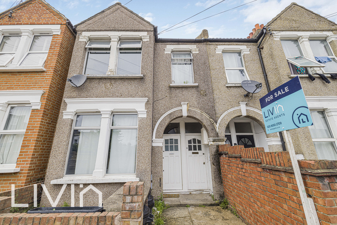 2 bed maisonette for sale in Charlmont Road, London 8