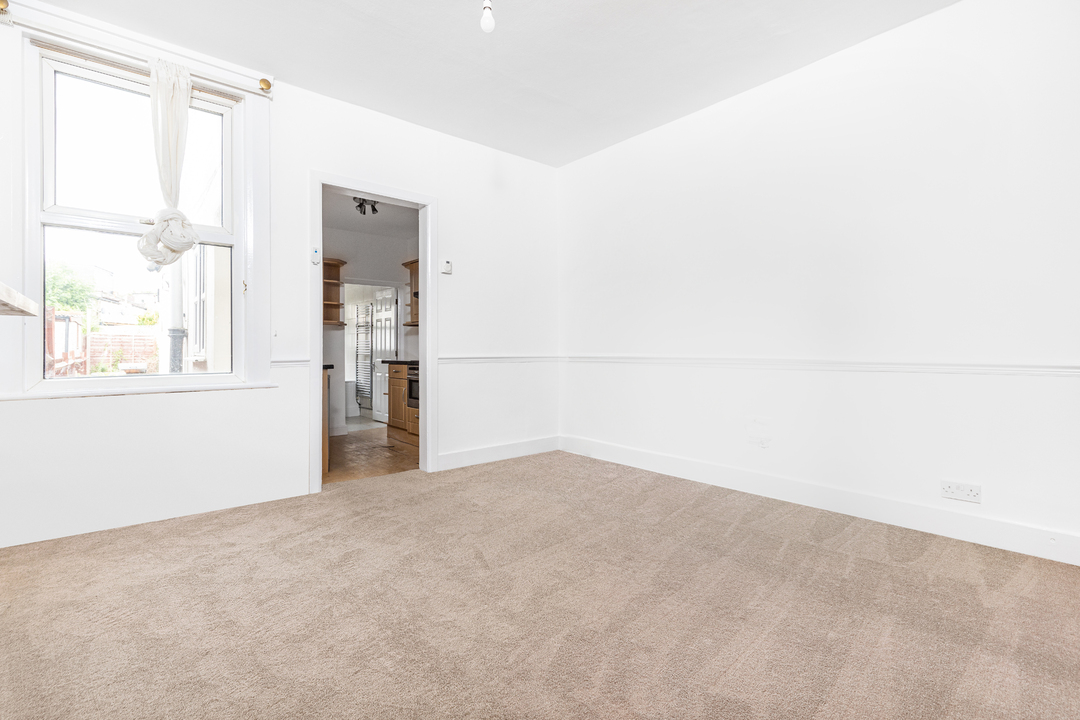 2 bed terraced house for sale in Vicarage Road, Croydon  - Property Image 3