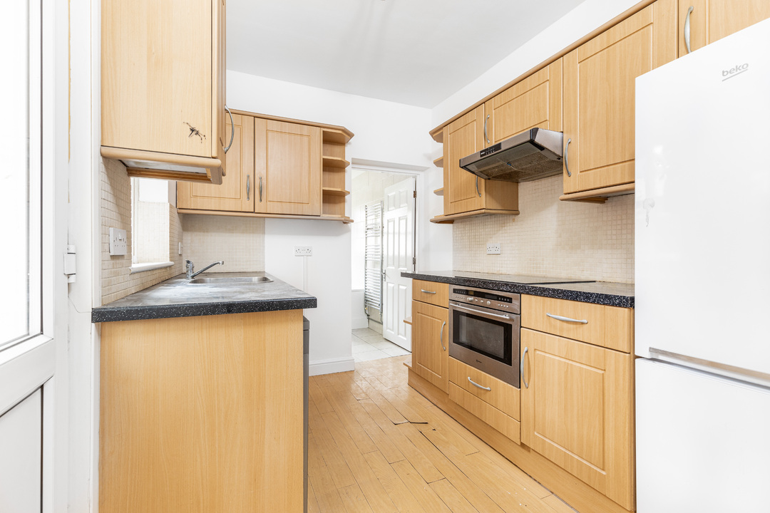 2 bed terraced house for sale in Vicarage Road, Croydon  - Property Image 4