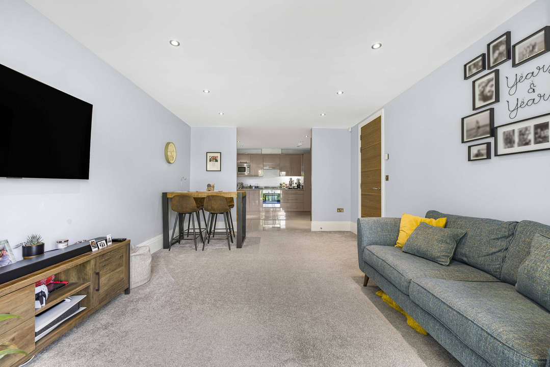 2 bed apartment for sale in Luca Court, Bromley 4