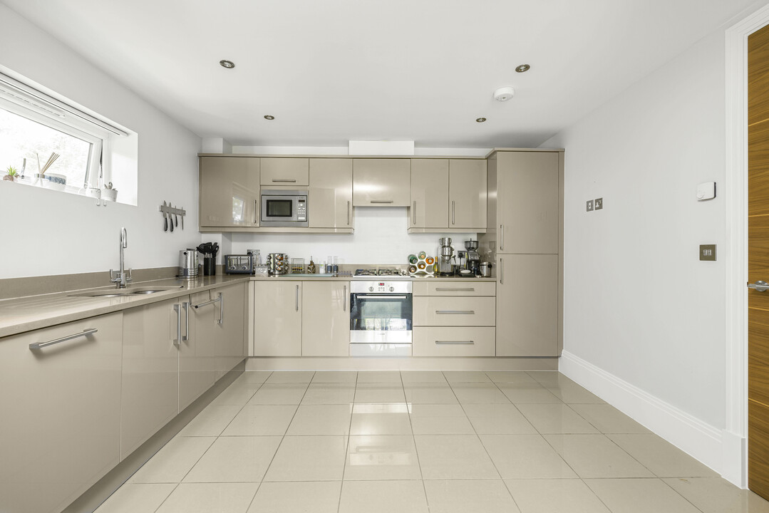 2 bed apartment for sale in Luca Court, Bromley 8