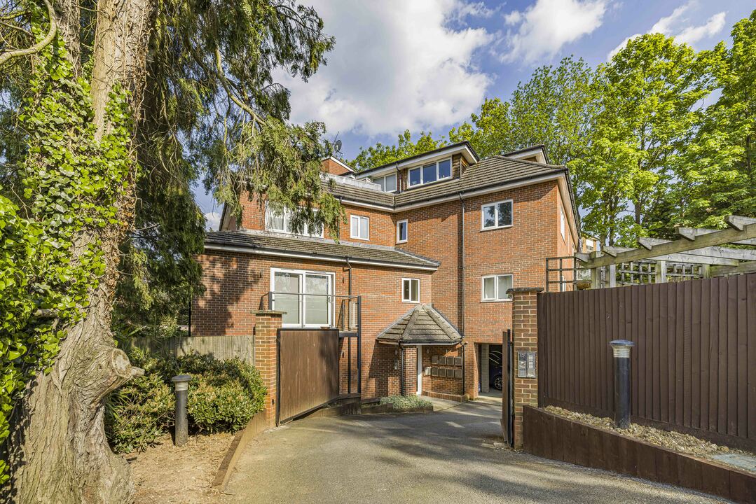 2 bed apartment for sale in Luca Court, Bromley  - Property Image 1