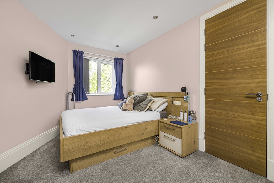 2 bed apartment for sale in Luca Court, Bromley 11