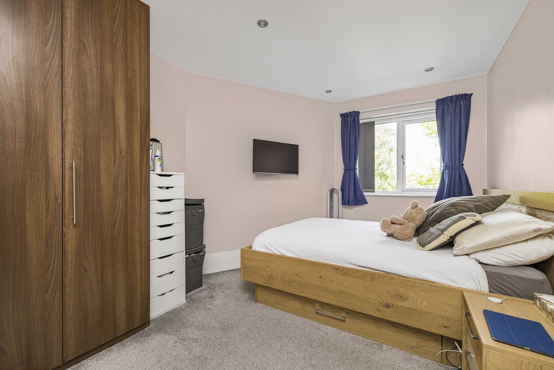 2 bed apartment for sale in Luca Court, Bromley 10
