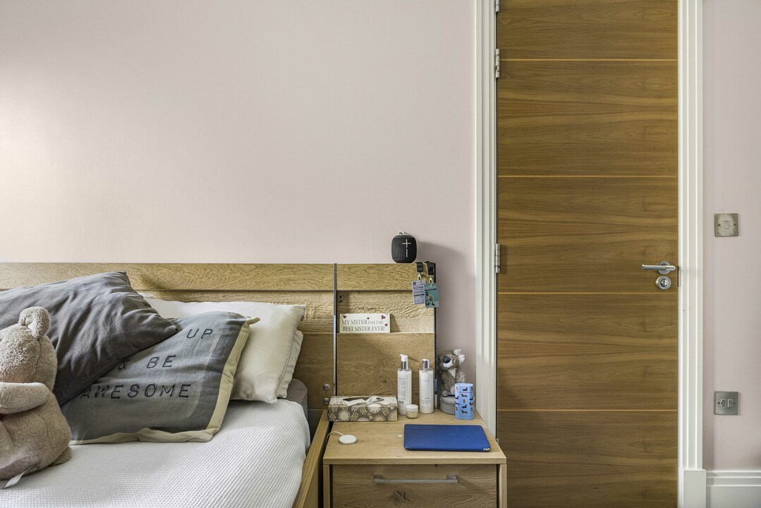 2 bed apartment for sale in Luca Court, Bromley 13