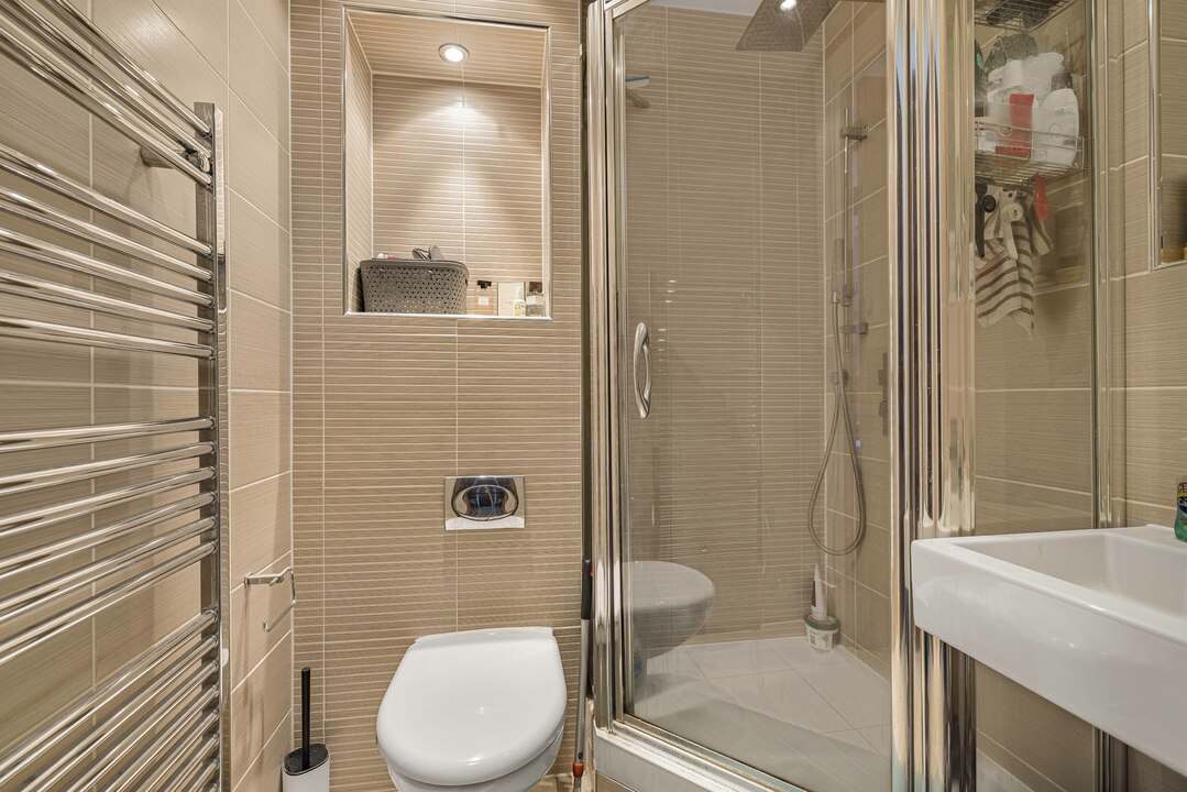 2 bed apartment for sale in Luca Court, Bromley 16