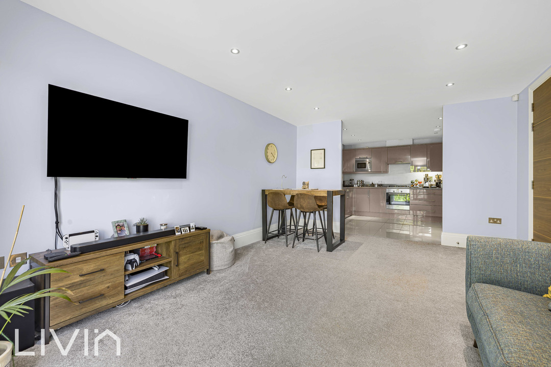 2 bed apartment for sale in Luca Court, Bromley 1